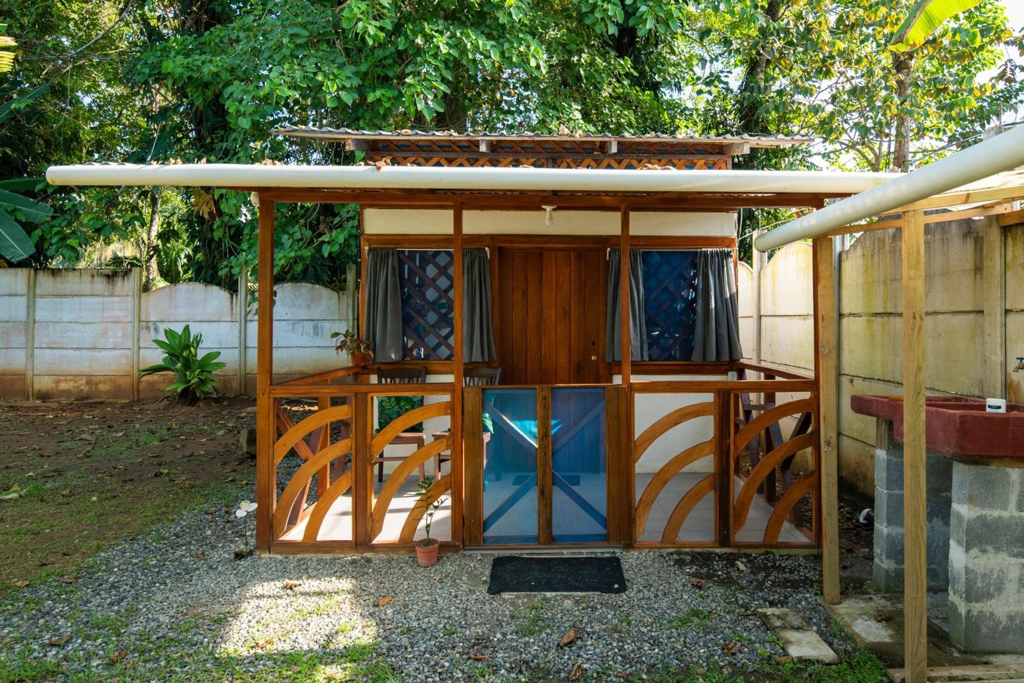 Casa Blanca Beachfront House With Shared Pool Access Pangea Lodge Manzanillo  Exterior foto