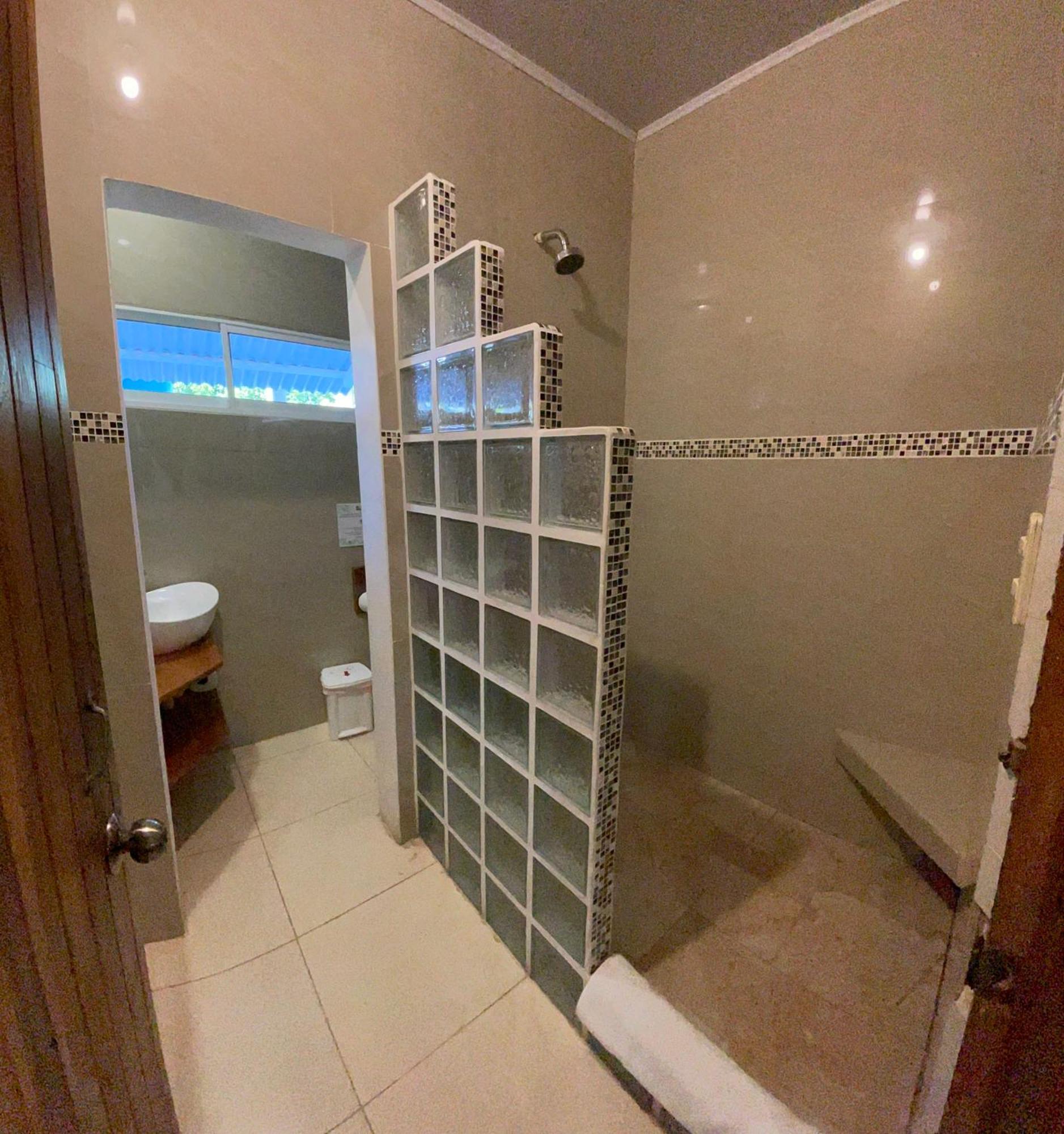 Casa Blanca Beachfront House With Shared Pool Access Pangea Lodge Manzanillo  Exterior foto
