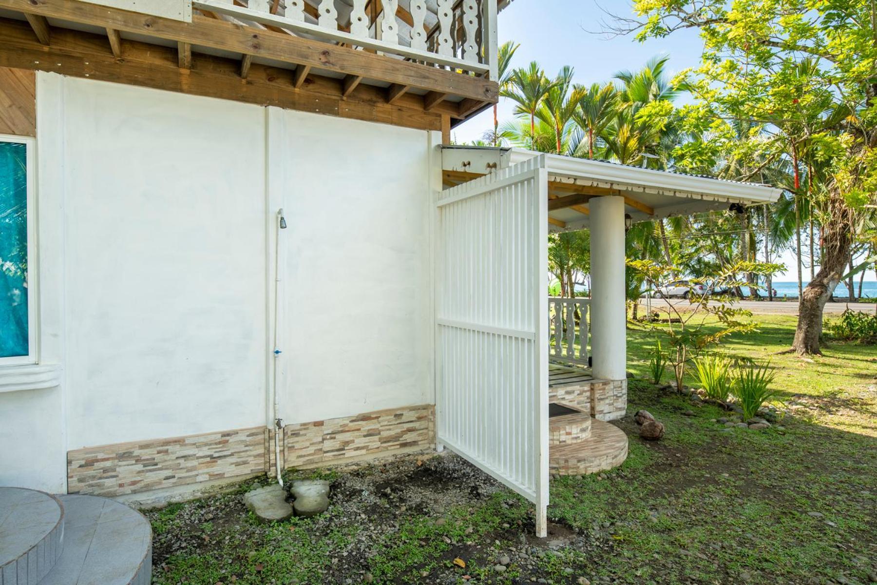 Casa Blanca Beachfront House With Shared Pool Access Pangea Lodge Manzanillo  Exterior foto