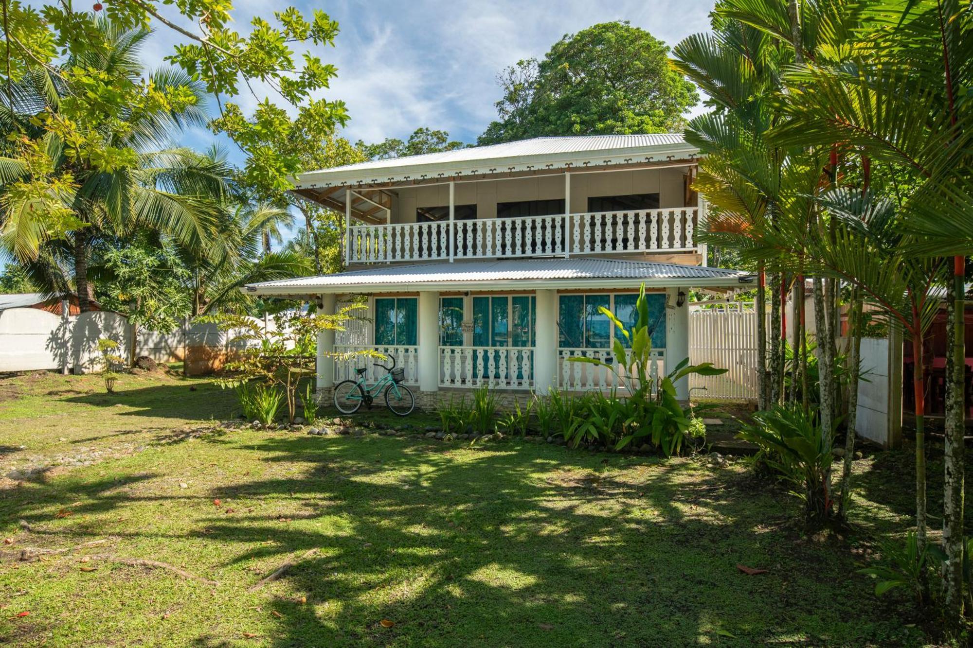 Casa Blanca Beachfront House With Shared Pool Access Pangea Lodge Manzanillo  Exterior foto