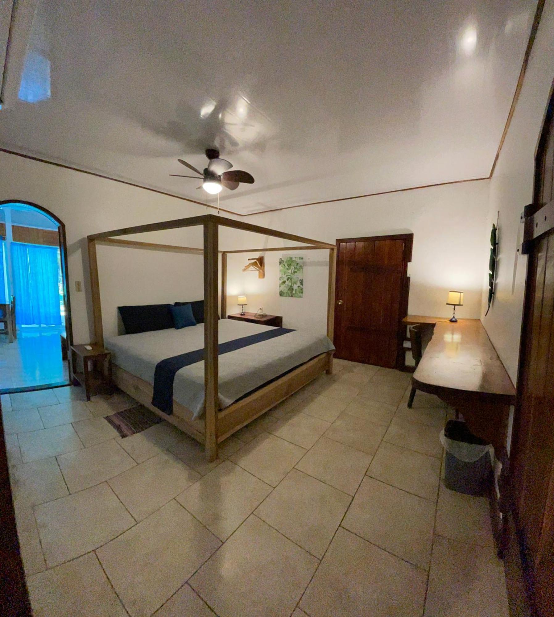 Casa Blanca Beachfront House With Shared Pool Access Pangea Lodge Manzanillo  Exterior foto